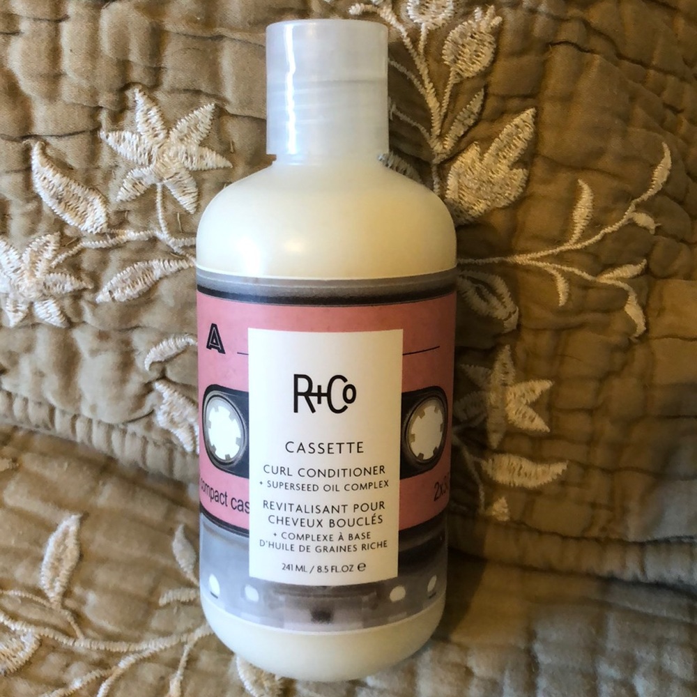 R+Co Cassette curl conditioner